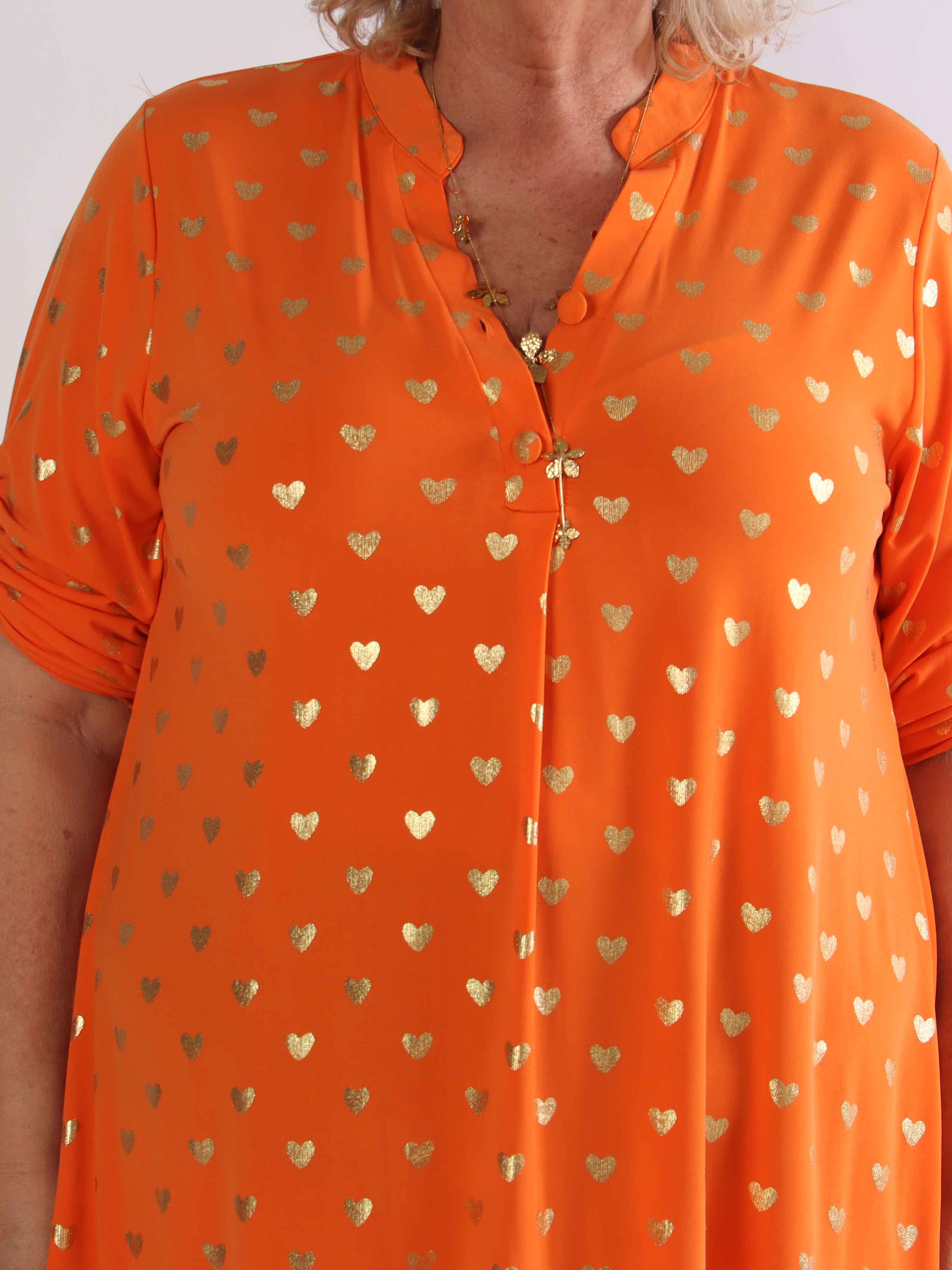 Ebba Gold Heart - Elastisk plus size kjole med guld hjerte detaljer